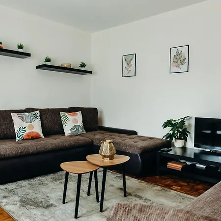 Vonyarc Apartment